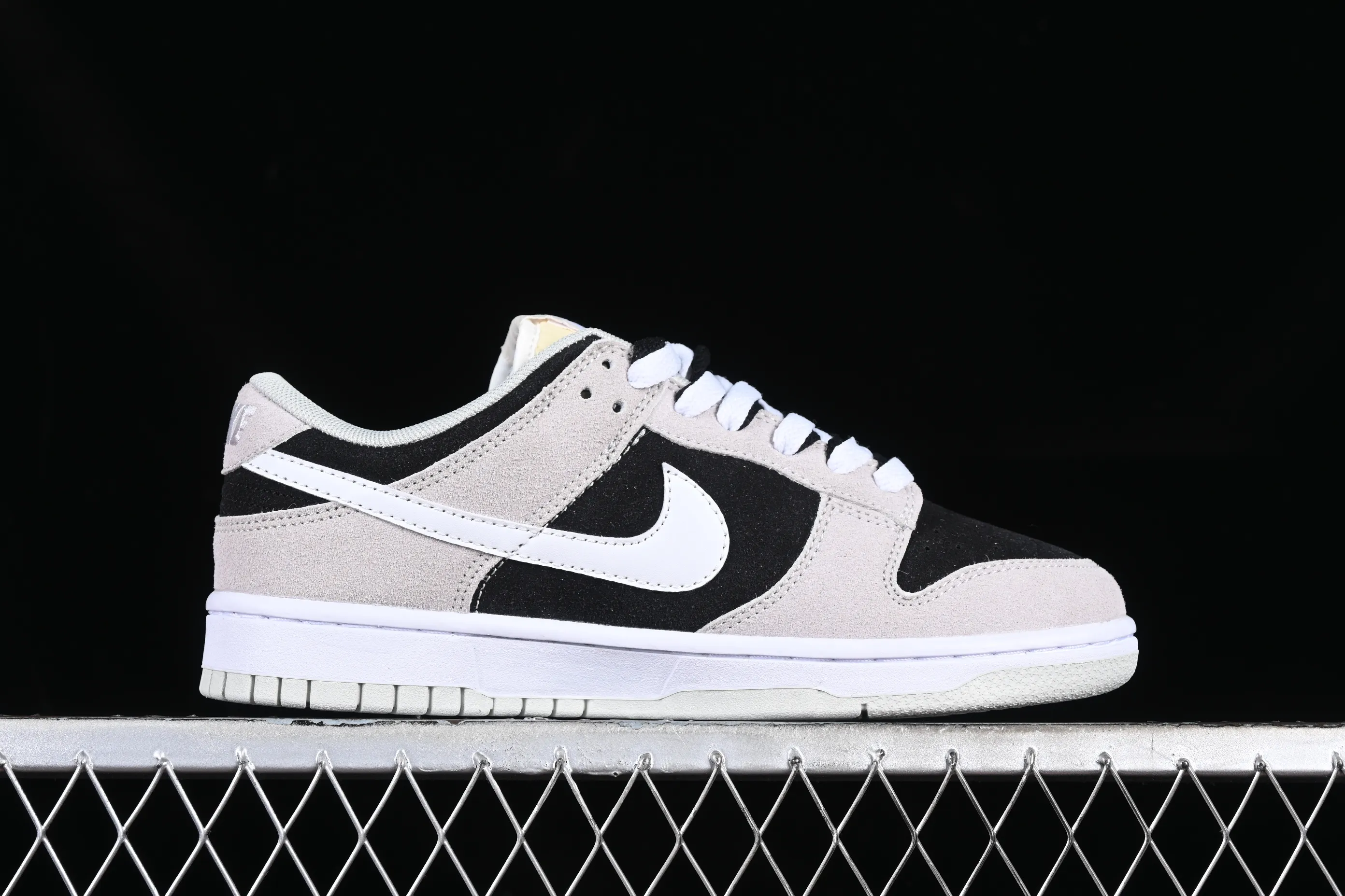 All Categories Nk SB Dunk Series Nk SB Dunk Low Low-top sneakers Cost-effective version Nk Dunk Low Retro "Vast Grey" Black and gray rabbit SB low-top sports and leisure sneakers DD8338-001